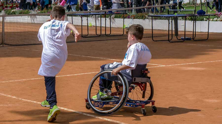 Tutti i bambini possono giocare grazie alle carrozzine “multisport”